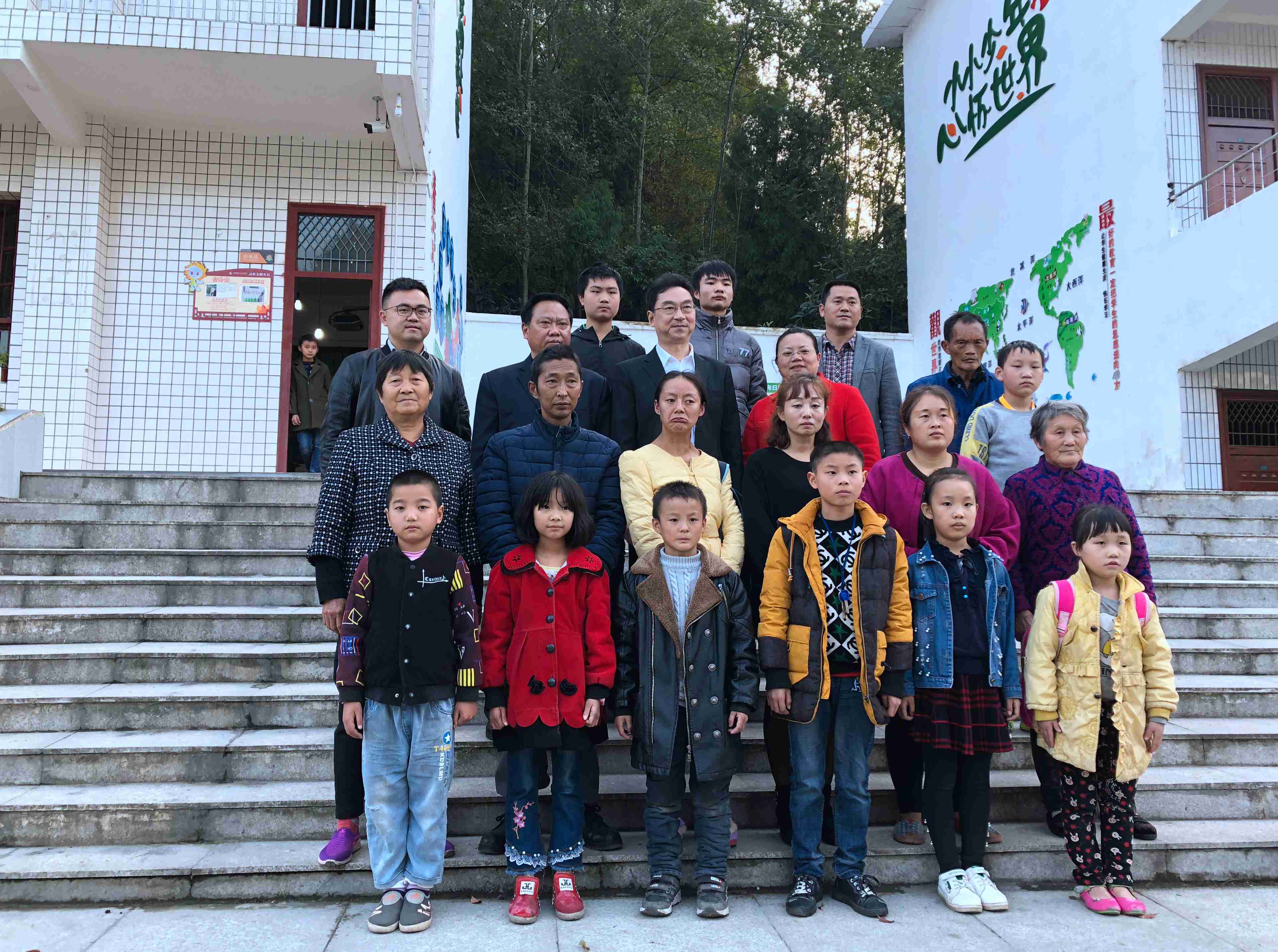 总经理张斌资助巴中市光辉镇中心学校贫困学生