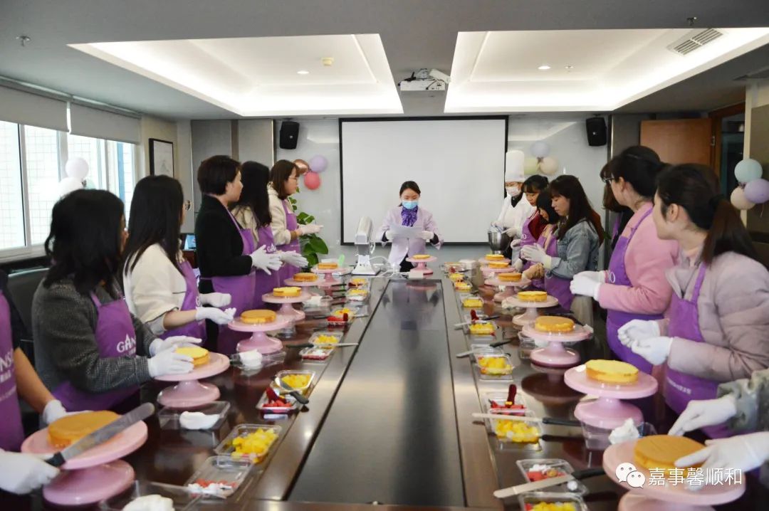 我司举办蛋糕裱花制作活动庆祝妇女节
